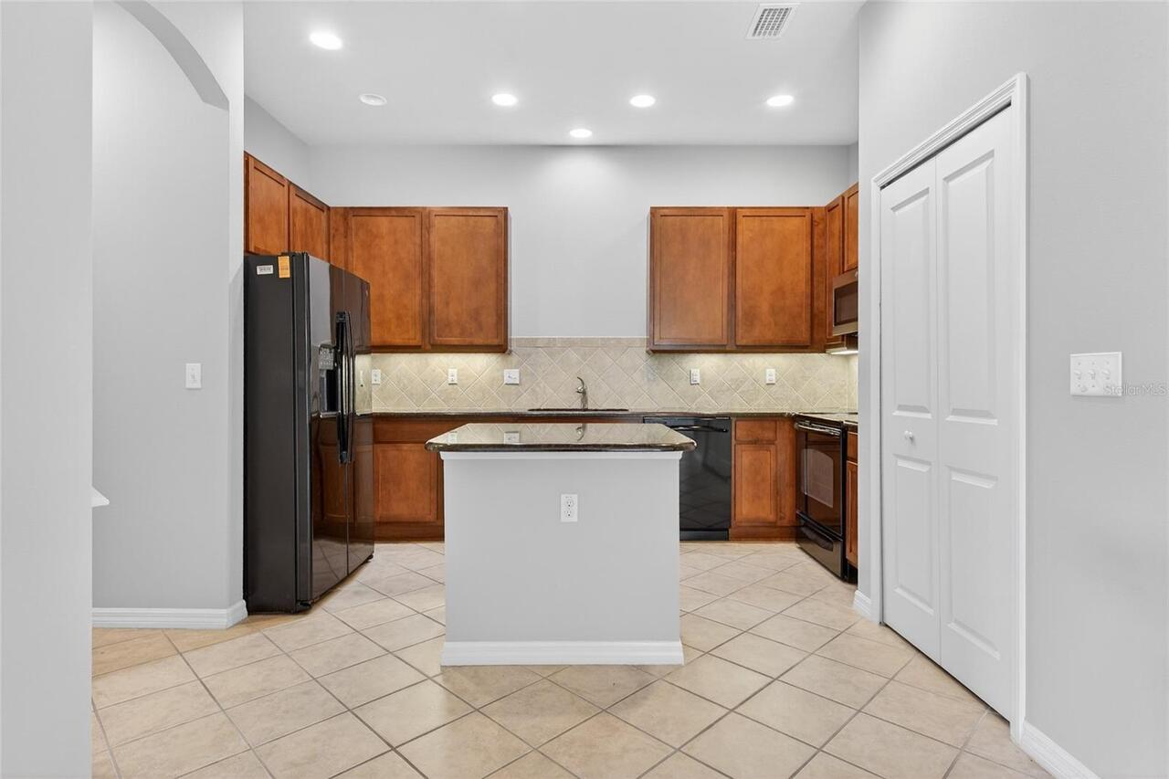 Listing Photo 12