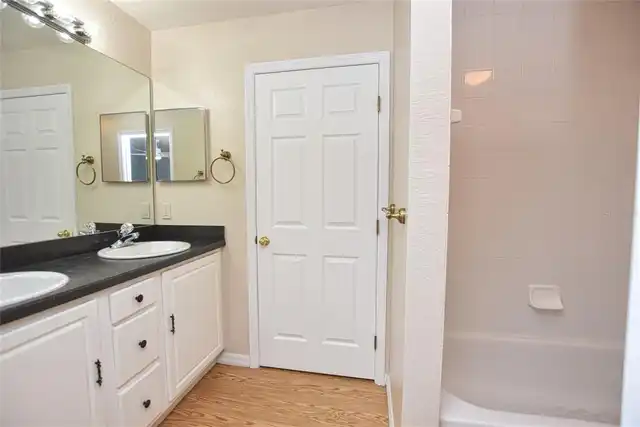 Listing Photo 10