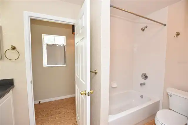 Listing Photo 11