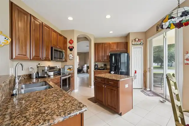 Listing Photo 11