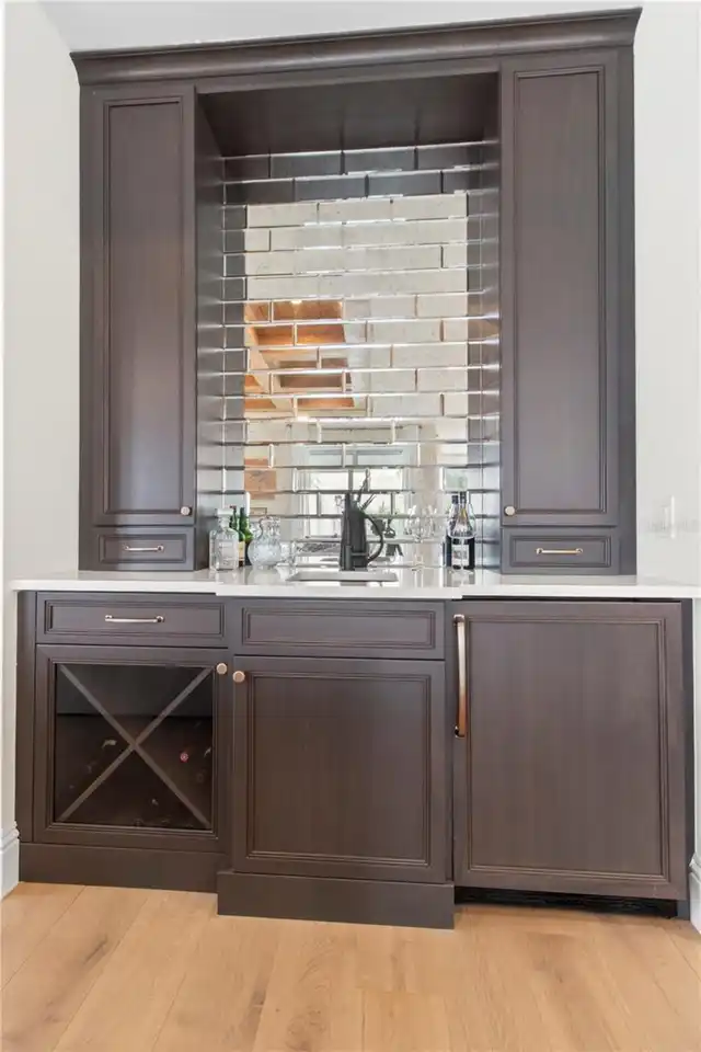 Listing Photo 10