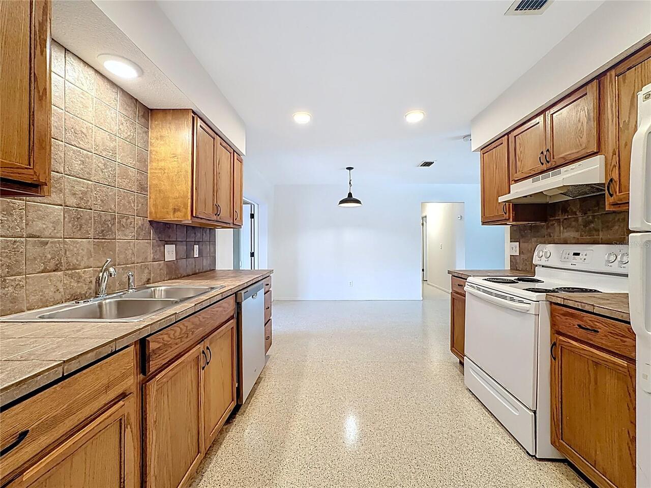 Listing Photo 12