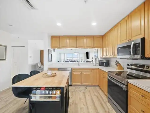 Listing Photo 10
