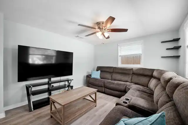 Listing Photo 8