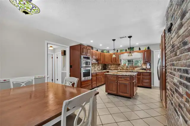 Listing Photo 10