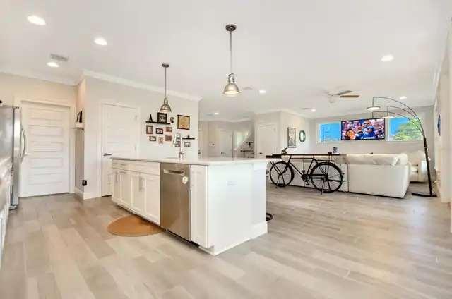 Listing Photo 12