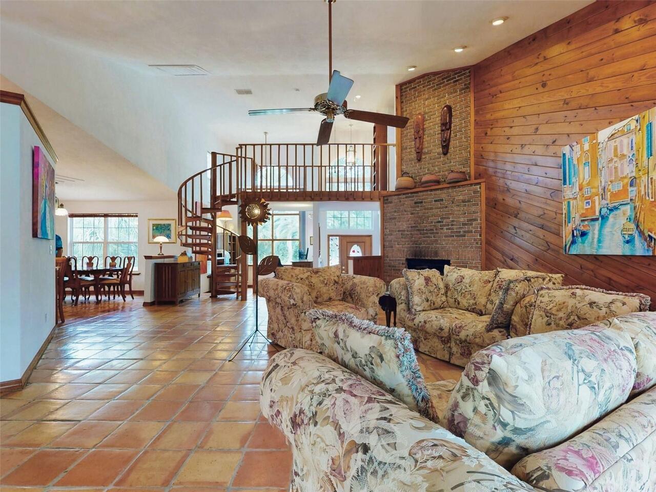 Listing Photo 10