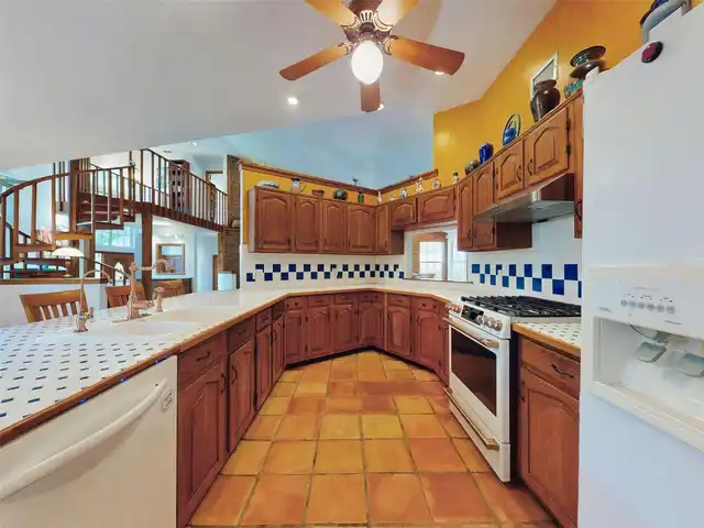Listing Photo 15