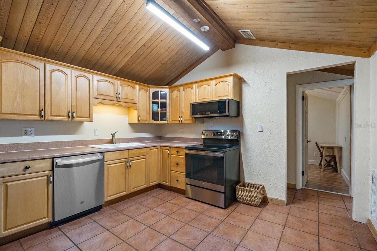 Listing Photo 8