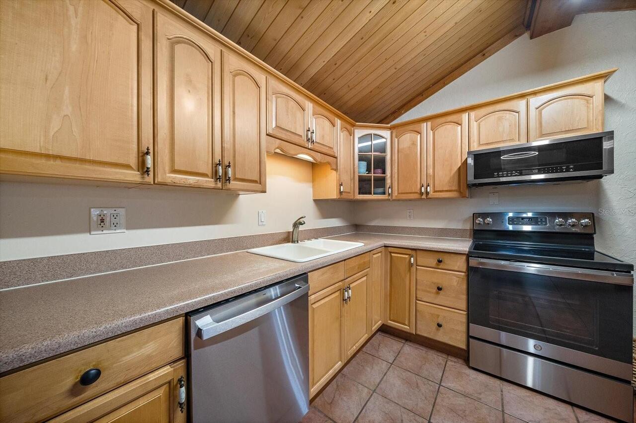 Listing Photo 9