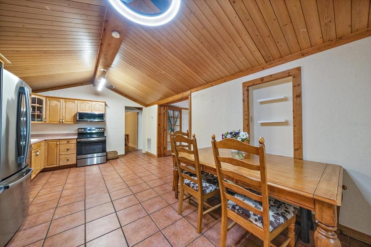 Listing Photo 12