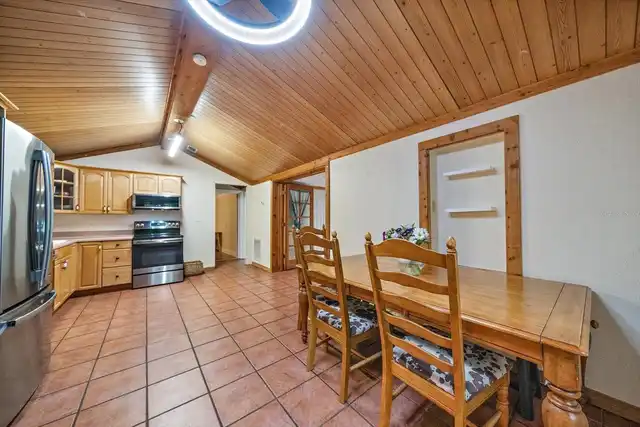 Listing Photo 12