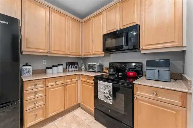 Listing Photo 9