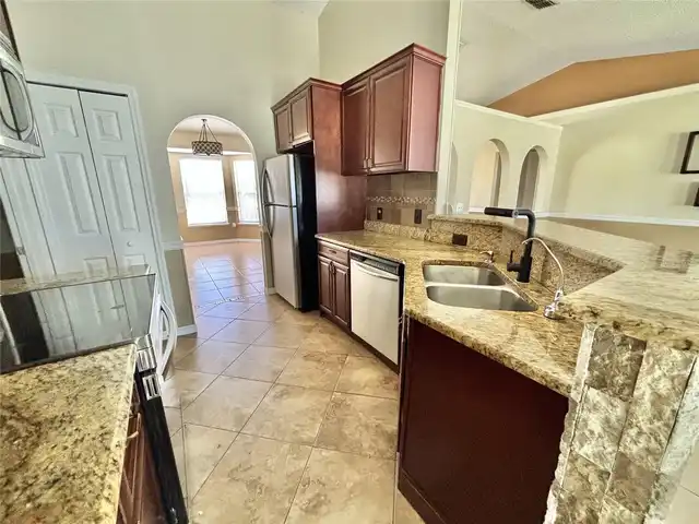 Listing Photo 8