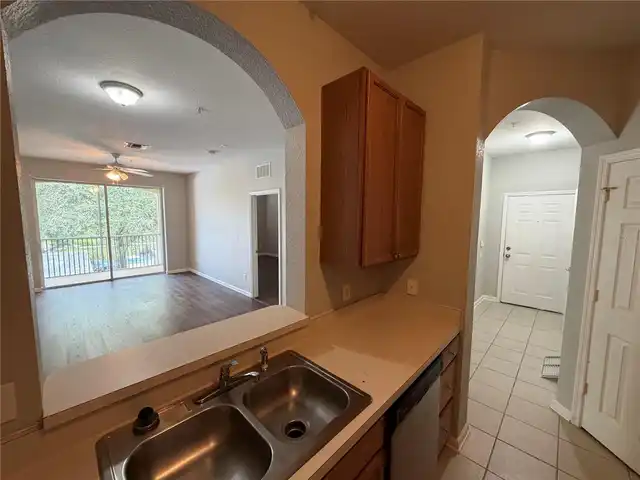 Listing Photo 9