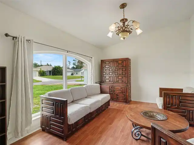 Listing Photo 10