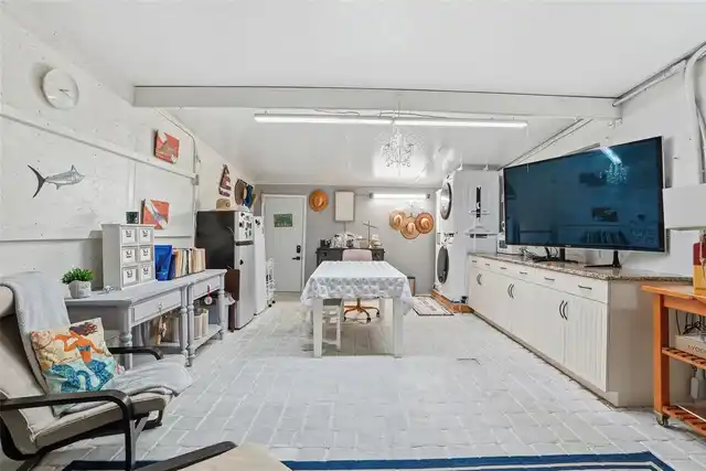 Listing Photo 33