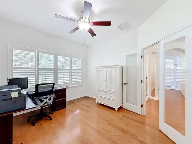 Listing Photo 12