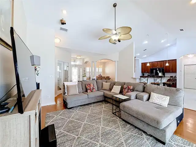 Listing Photo 14