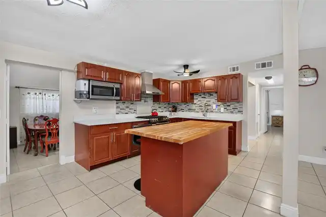 Listing Photo 7