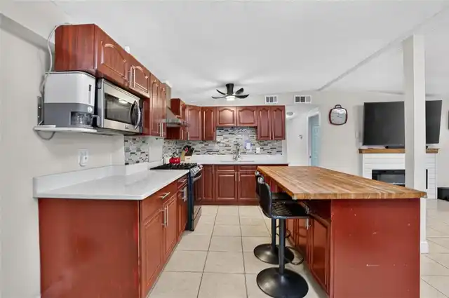 Listing Photo 8