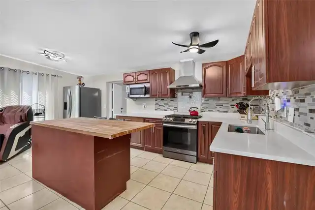 Listing Photo 10