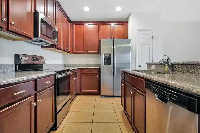 Listing Photo 9