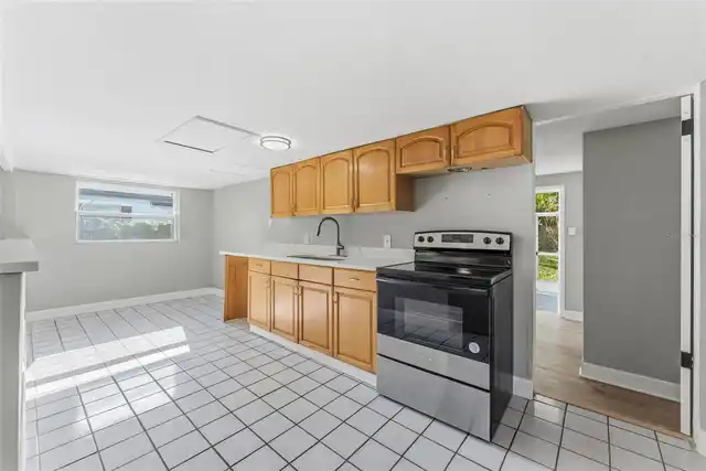 Listing Photo 9