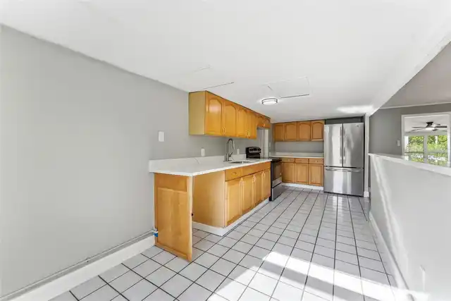 Listing Photo 10