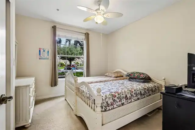 Listing Photo 12
