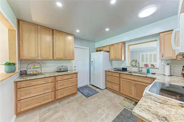 Listing Photo 10