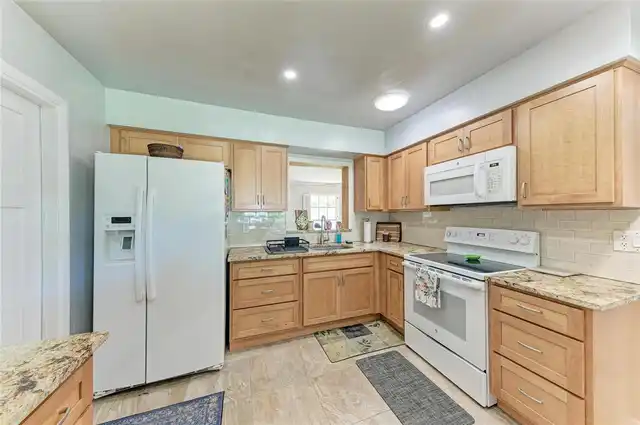 Listing Photo 11