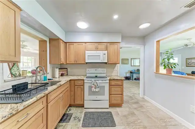 Listing Photo 12