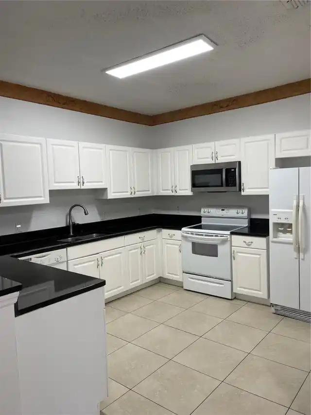 Listing Photo 10