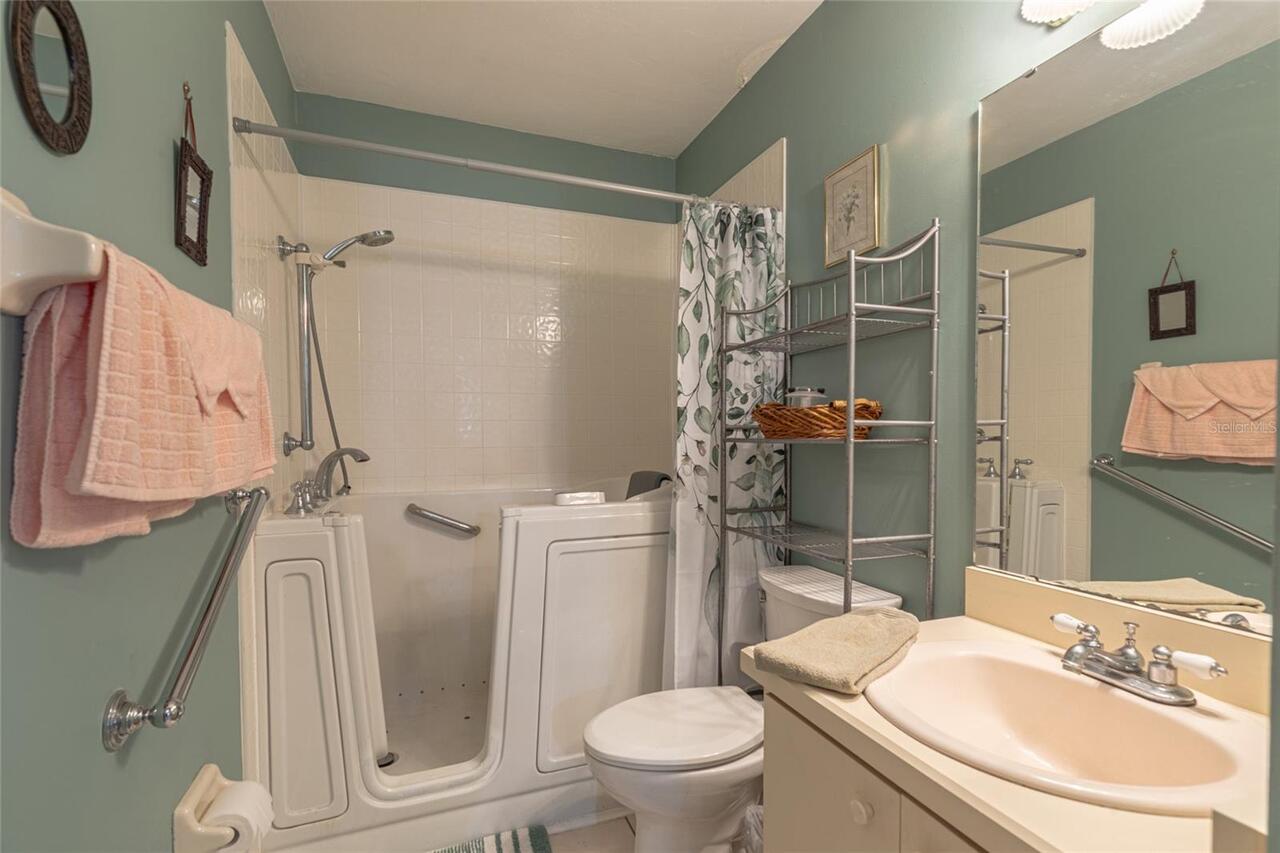 Listing Photo 10