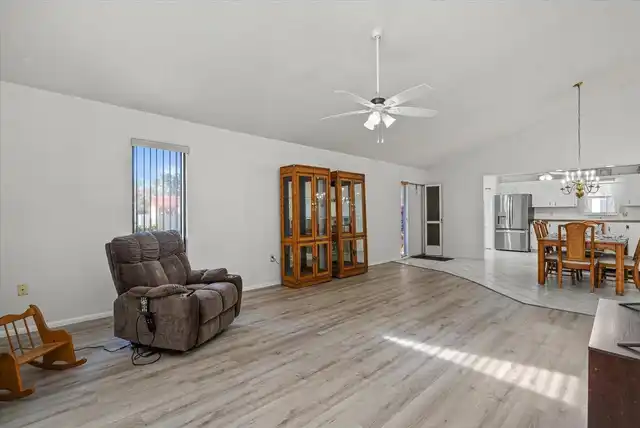 Listing Photo 8
