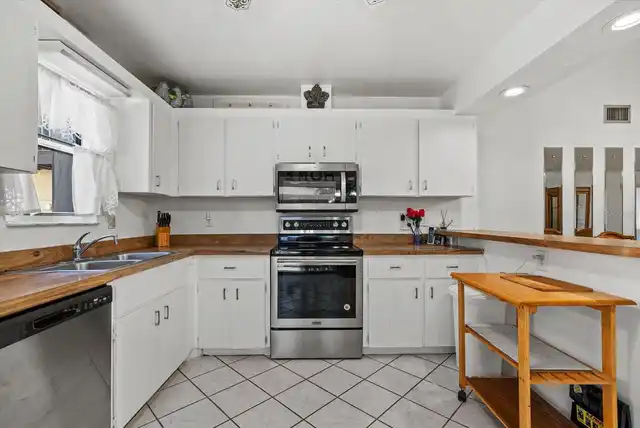 Listing Photo 9