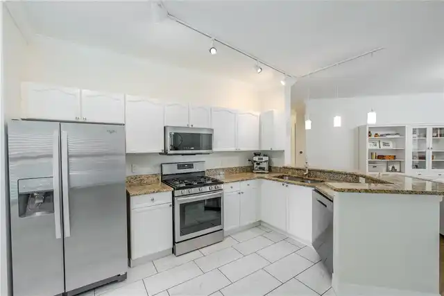 Listing Photo 10
