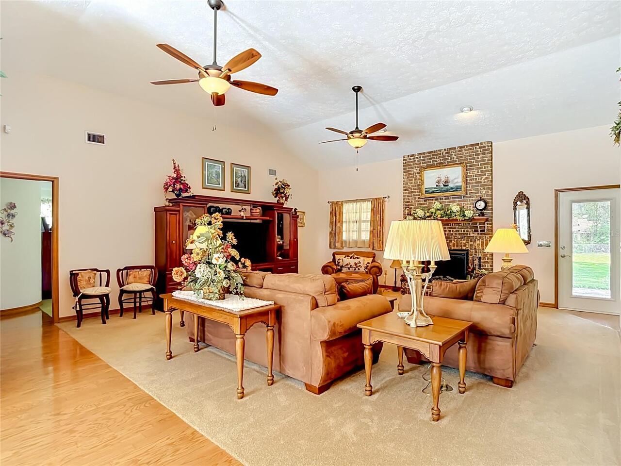 Listing Photo 8