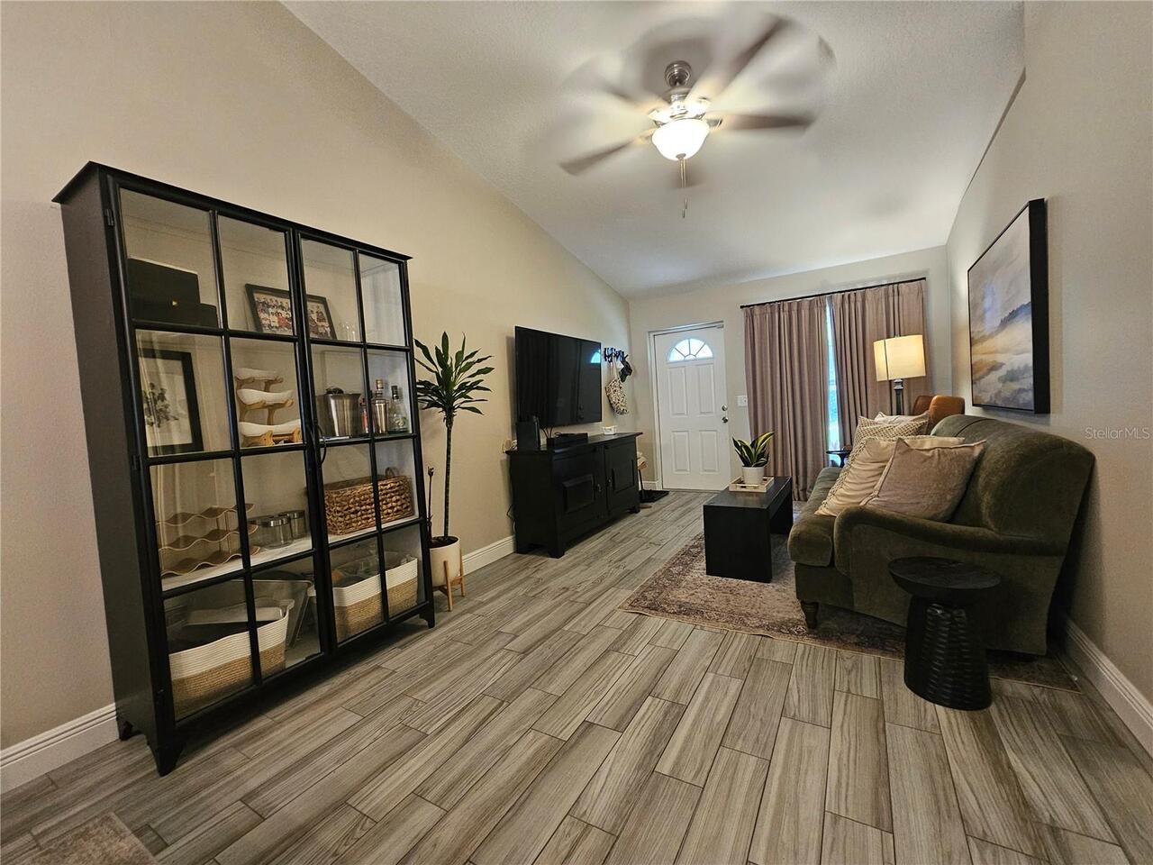 Listing Photo 6