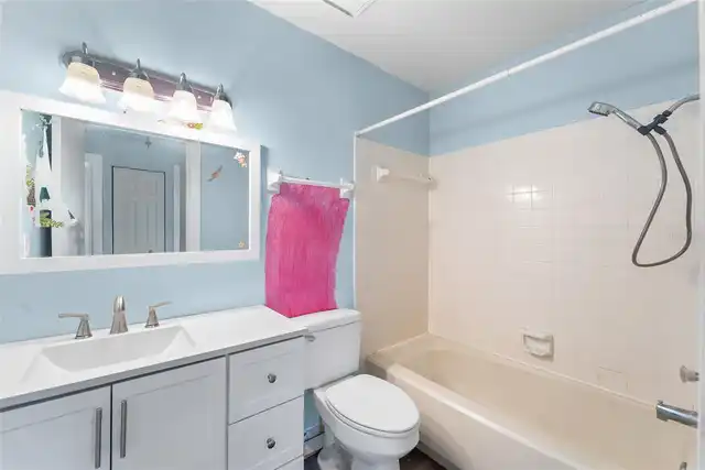 Listing Photo 12