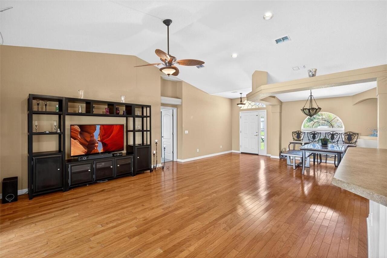 Listing Photo 14