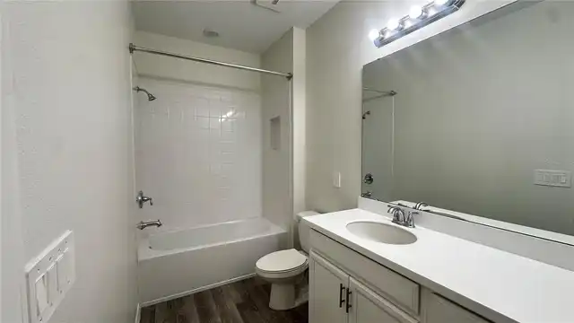 Listing Photo 11