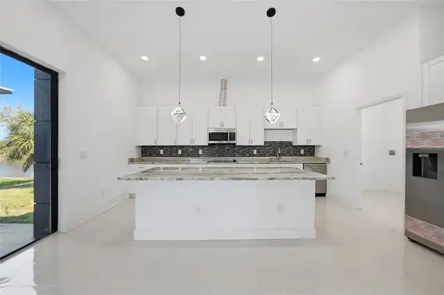 Listing Photo 12
