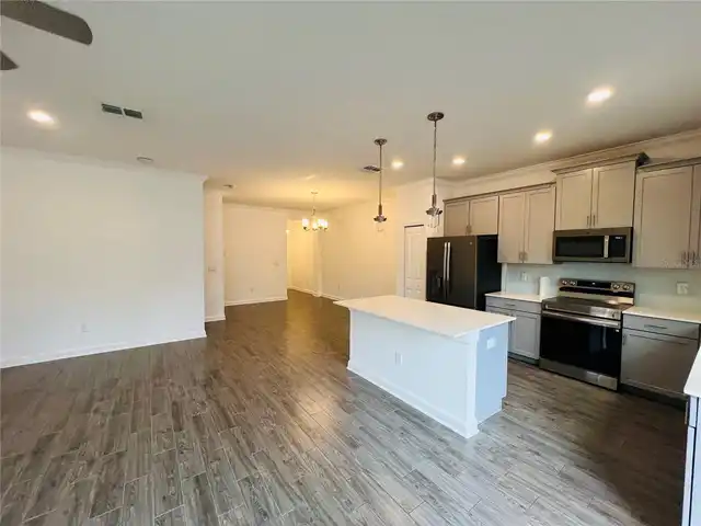 Listing Photo 9