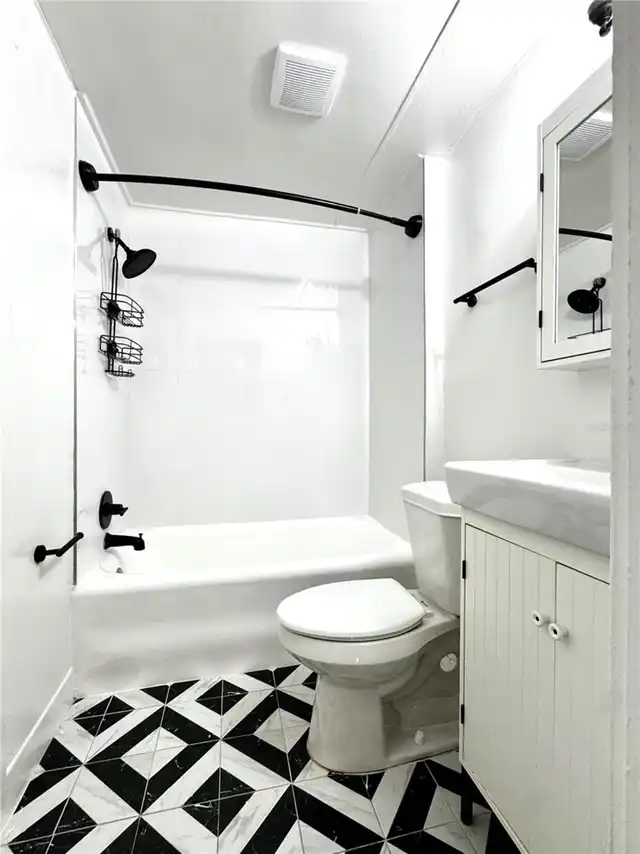 Listing Photo 9