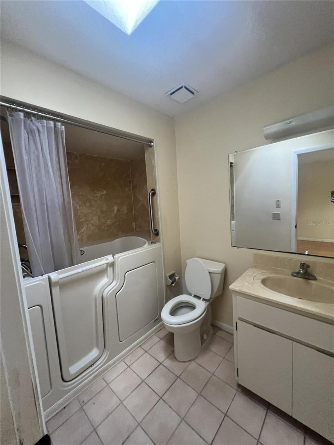 Listing Photo 8