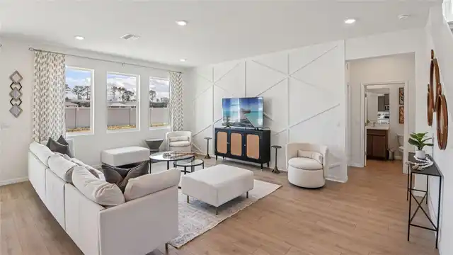 Listing Photo 8
