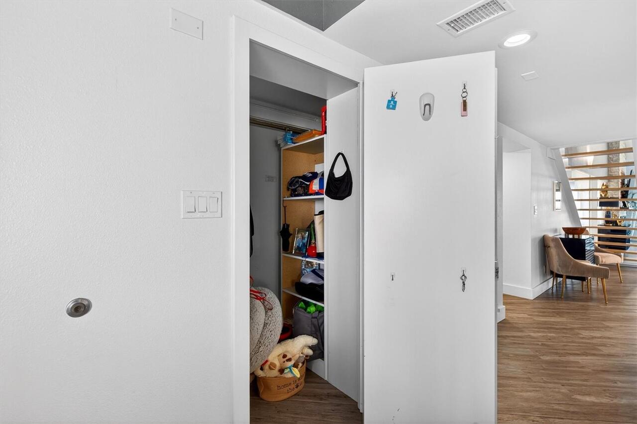Listing Photo 12