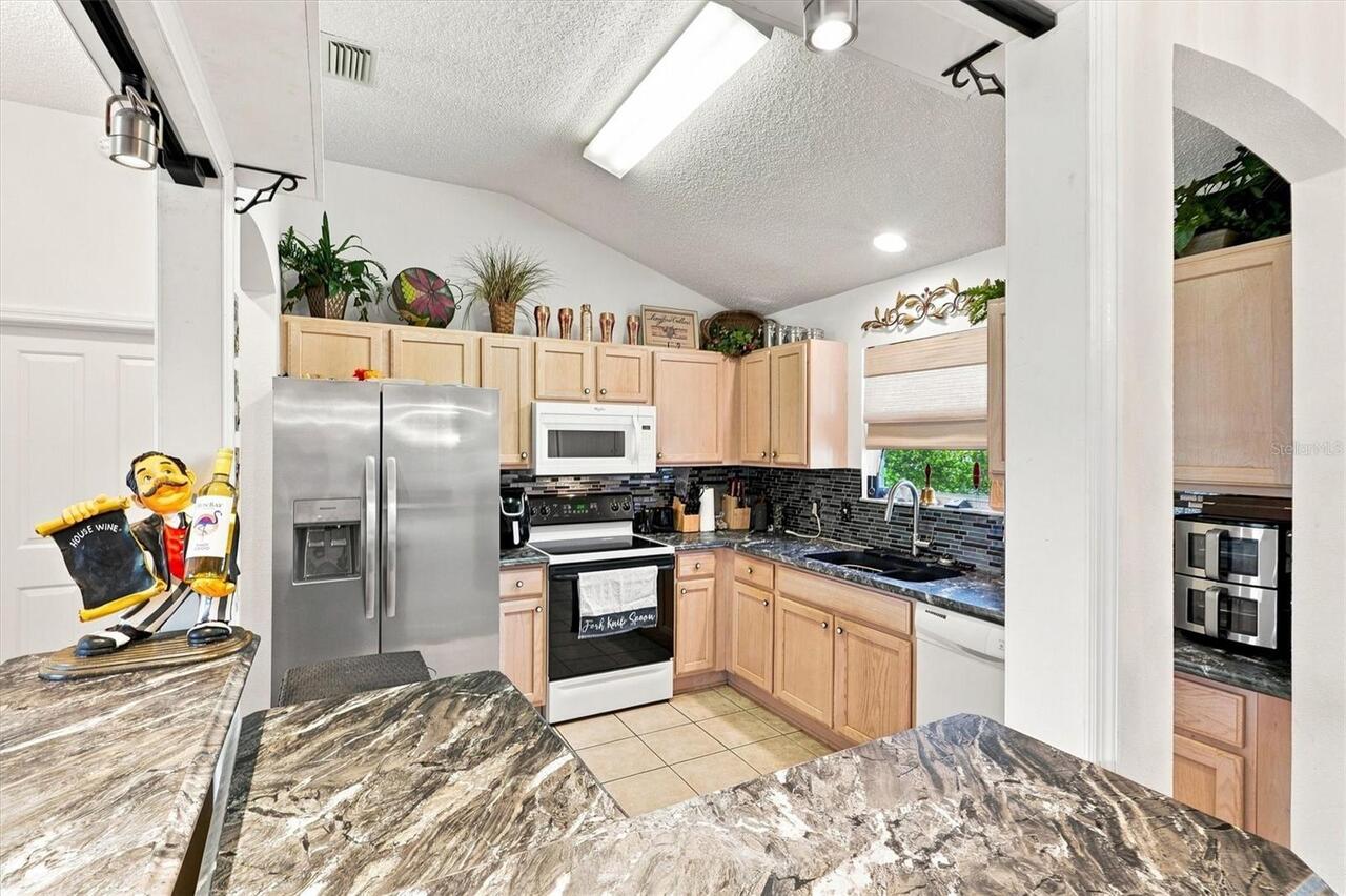 Listing Photo 12